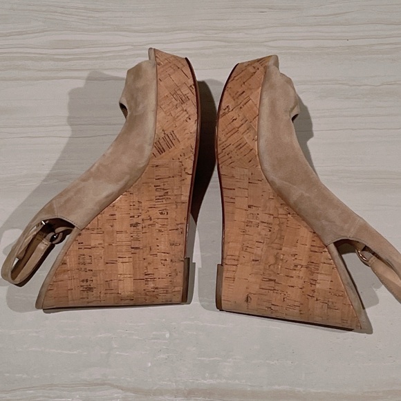 Veronica Beard Dali Suede‎ Slingback Peep-Toe Wedge Sandals
Sand Size: 8.5 NWOB - Picture 11 of 15